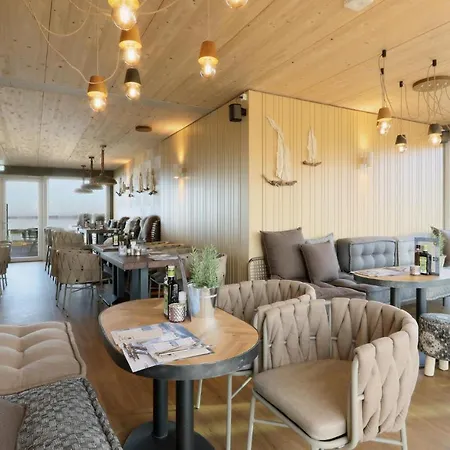 Stunning In Lembruch-dmmer See With 1 Bedrooms, Wifi And Indoor Swimming Pool Lembruch